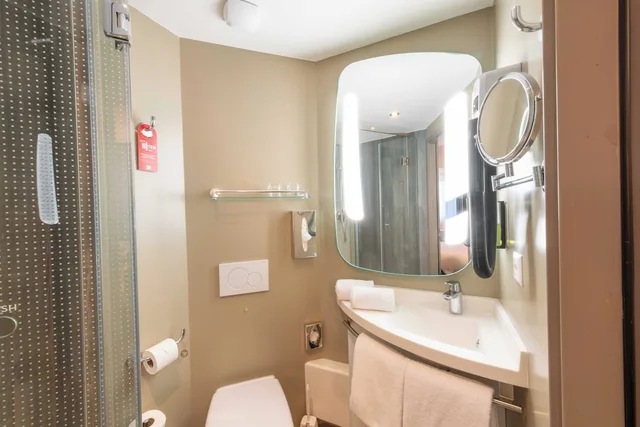 غرفة كومفورت بسرير مزدوج، Ibis Geneve Centre Lac 3/5
