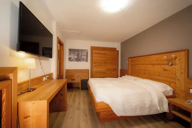 غرفة ثلاثية بسرير مزدوج وسرير فردي، Arnica Hotel 1/7
