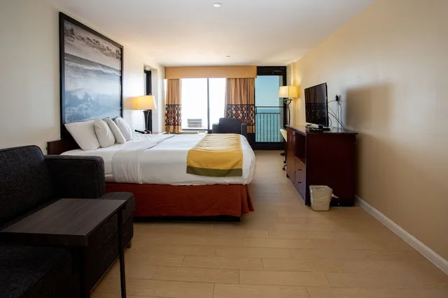 غرفة ديلوكس بسرير كينج بإطلالة على البحر بشرفة بغرفة نوم واحدة، Aqua Vista Resort Hotel 3/3