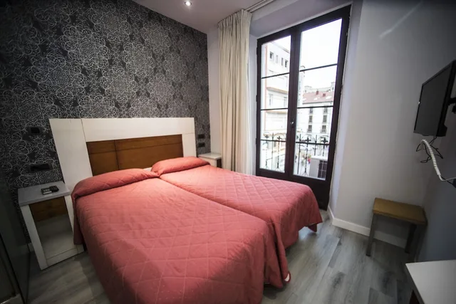 غرفة قياسية بسرير مزدوج بإطلالة على المدينة بشرفة، Hostal Centro 3/9