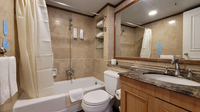 Superior, 3 Beds, Grand Bay View Hotel 4/4