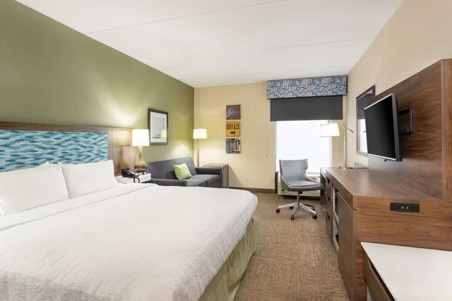غرفة بسرير كينج مع أريكة، Hampton Inn Buffalo South I 90 1/5