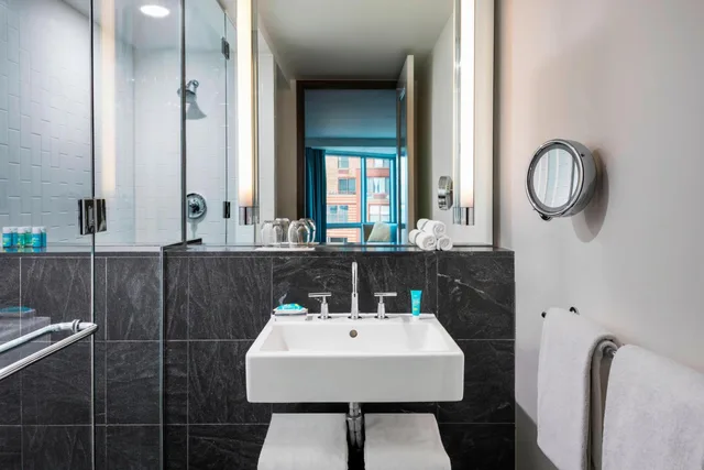 Room, Queen Bed, Hudson View، W Hoboken 7/8