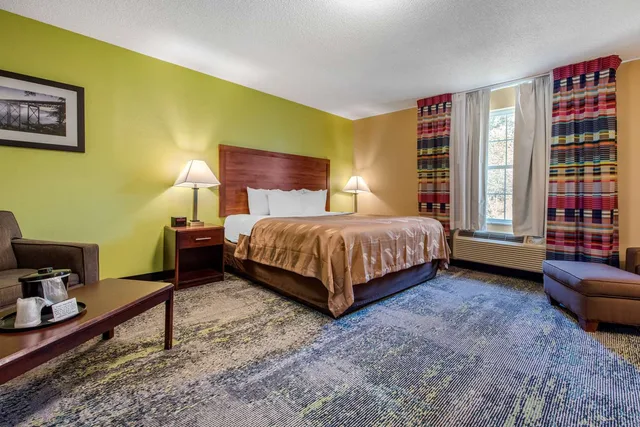 جناح بسرير كينج، Quality Inn Morgantown, WV 2/3