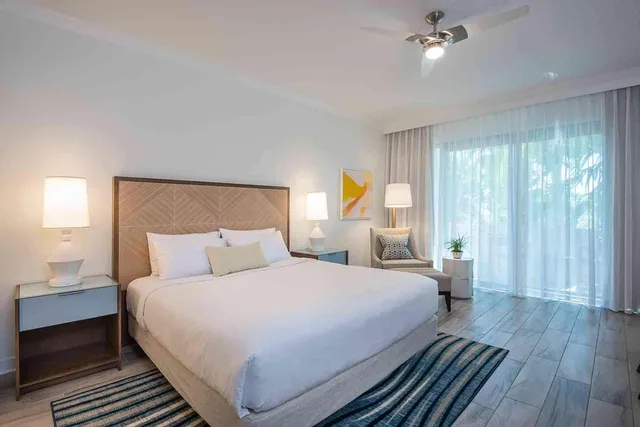 غرفة بسرير كينج لذوي الإعاقة، Hawks Cay Resort 6/6