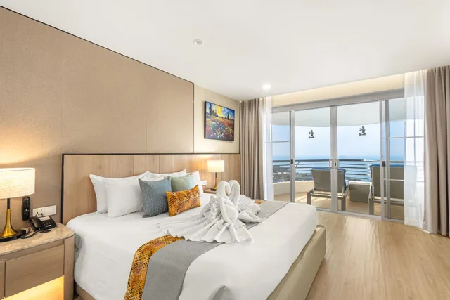 جناح جونيور، Royal Cliff Grand Hotel 1/7