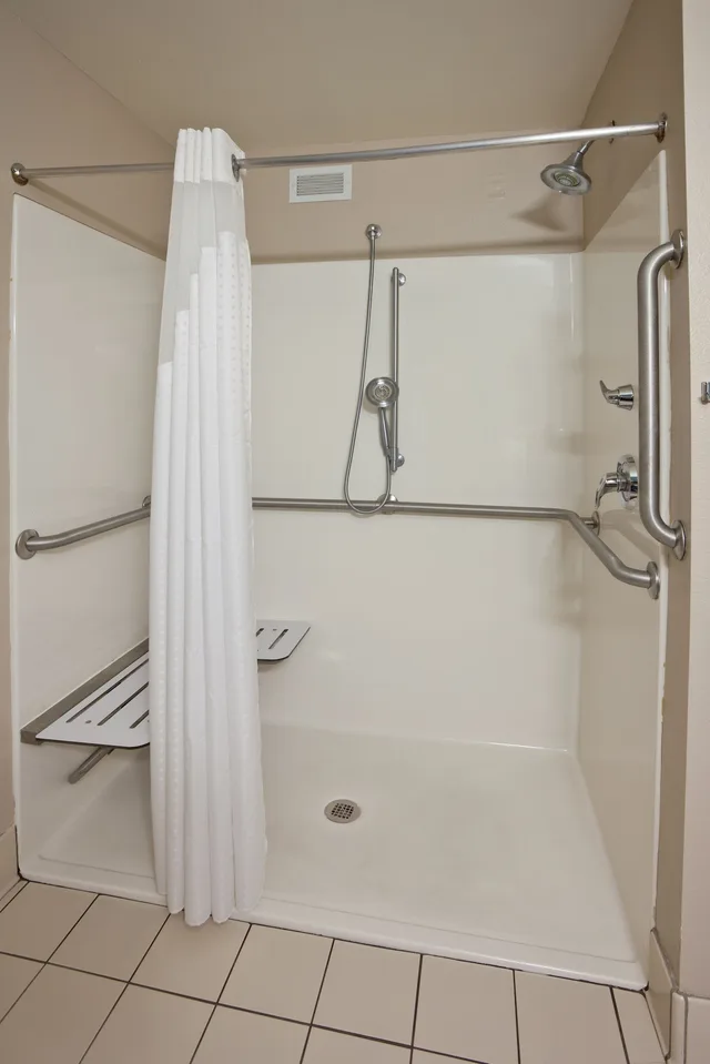 جناح بسرير كينج لذوي الإعاقة، Holiday Inn Express Hotel And Suites St Cloud 3/4