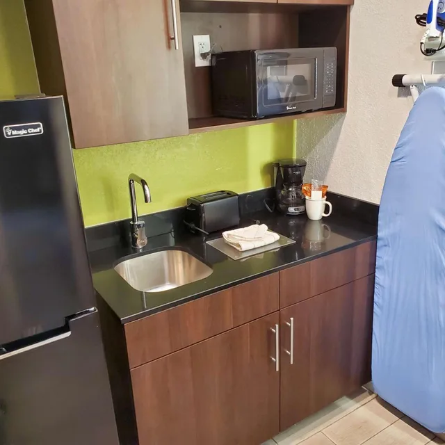 غرفة ديلوكس بسرير كوين، Studio6 National City, CA - Naval Base San Diego 7/9
