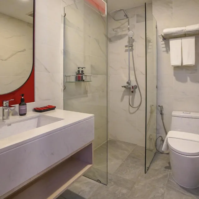 غرفة بسريرين منفصلين بشرفة، Hotel Midtown Ratsada 3/4