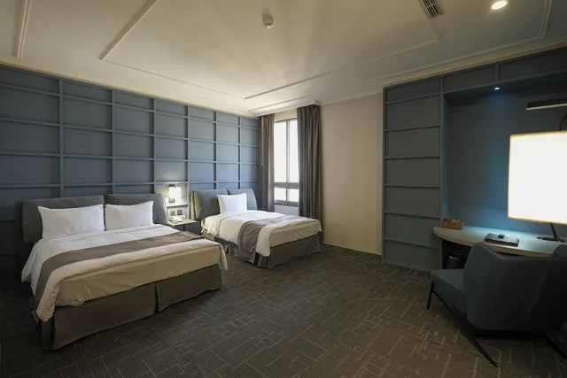 غرفة سوبيريور ثلاثية بسرير مزدوج وسرير فردي، Golden Tulip Aesthetics Hotel, Miaoli 6/10