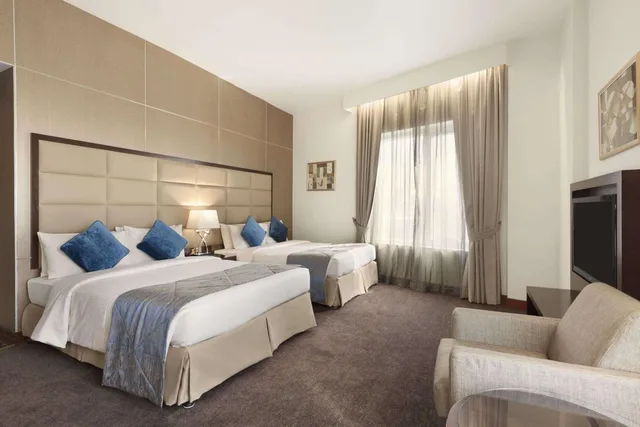 جناح جونيور بسرير كينج وسريرين كوين، Howard Johnson by Wyndham Bur Dubai 2/5