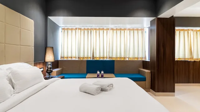 غرفة بريميوم كلاسيكية بسرير كينج بإطلالة على المدينة، NIRANJANA HOTEL 5/9