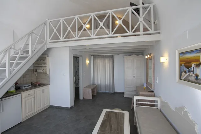 Maisonette, Queen Bed, Sofa، Erato Apartments Santorini 7/10