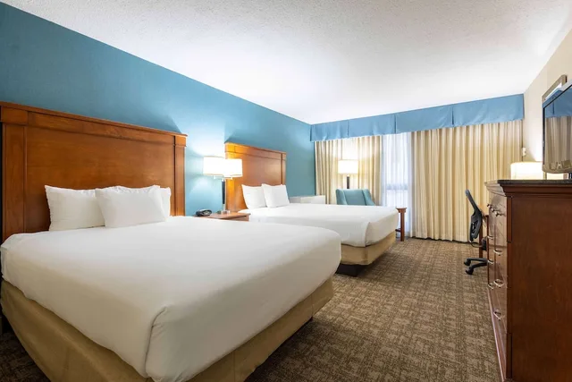غرفة بسريرين كوين في طابق مرتفع، Pear Tree Inn St Louis Near Union Station 4/7