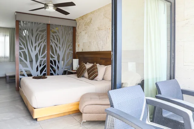 Deluxe, Suite, Balcony, Grand Fifty Suites 1/7