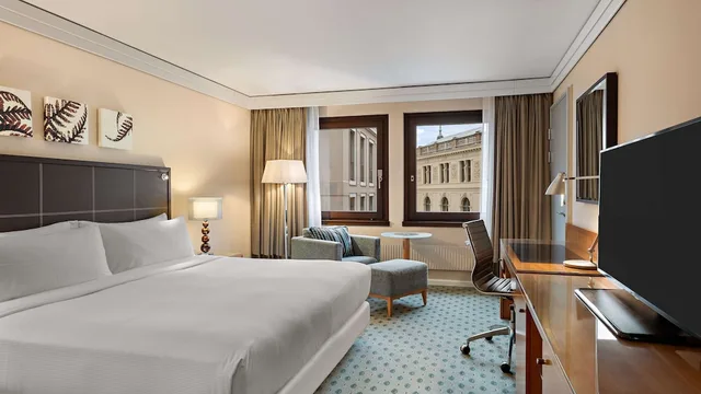 غرفة تنفيذية بسرير مزدوج مع دخول صالة النادي، Hilton Dresden 2/6