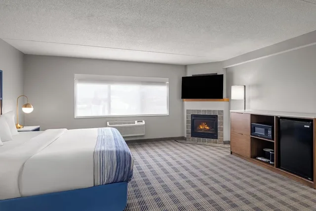 جناح ديلوكس بسرير كينج، AmericInn by Wyndham Shakopee Near Canterbury Park 6/10