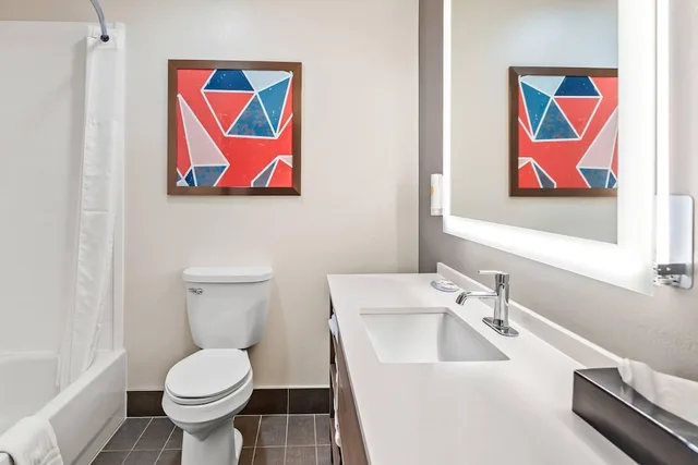 غرفة بسريرين كوين، Comfort Inn Emporia 5/6