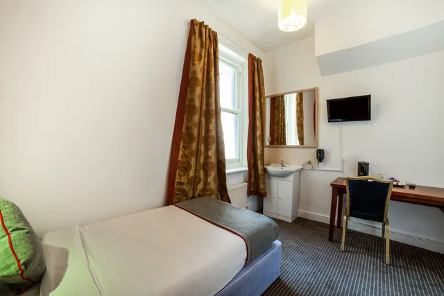 غرفة قياسية مفردة، OYO The Strand Hotel 2/4