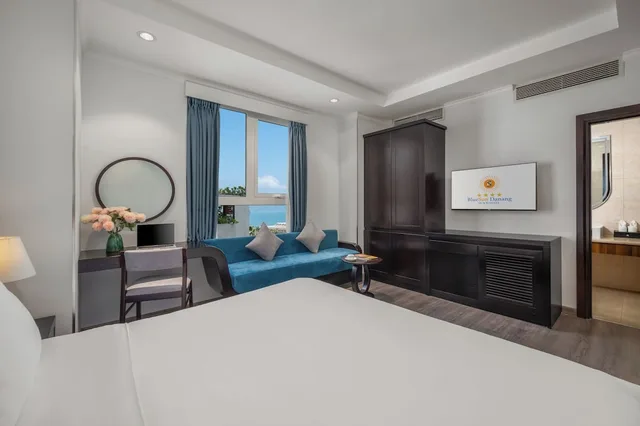 غرفة ديلوكس بسرير كينج بإطلالة جزئية على البحر، BlueSun Danang Beach Hotel 10/10
