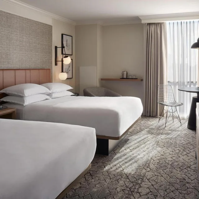 غرفة سوبيريور بسريرين كوين، Sheraton Parkway Toronto North Hotel Suites 1/6