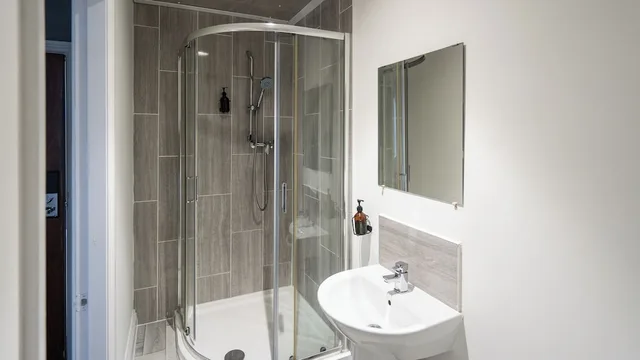 غرفة عائلية بسرير مزدوج وسرير بطابقين، IBI Imperial Salford (ex Trivelles Hotel Manchester - Cross Lane) 4/4