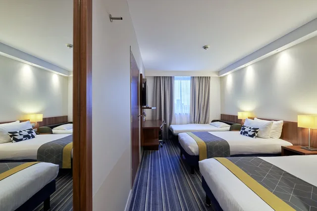 Standard, Multiple Beds، Holiday Inn Express Strasbourg Centre 2/6