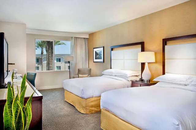 Room, 2 Queen Beds, Pool View, No Balcony، Cape Rey Carlsbad Beach, a Hilton Resort and Spa 1/2