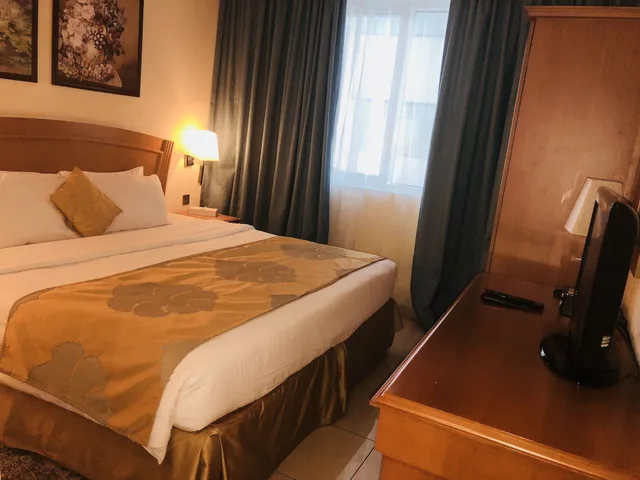 جناح بسرير كينج وسرير كوين بغرفتي نوم بمطبخ، Golden Tulip Sharjah- Hotel Apartments 8/10