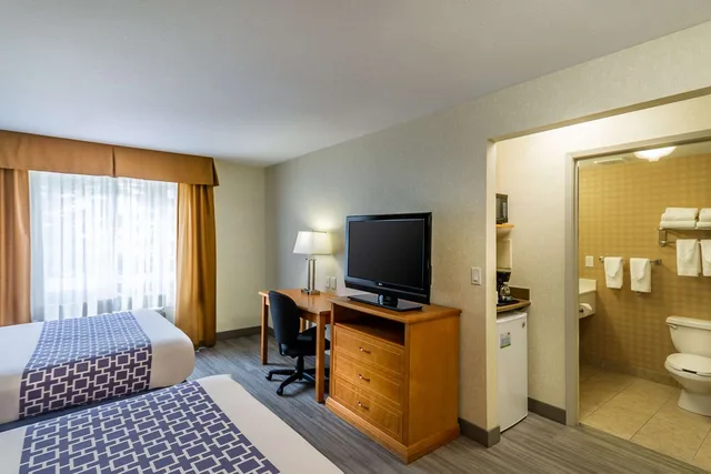 غرفة بسريرين كوين، Econo Lodge Inn & Suites Calgary - University 6/7
