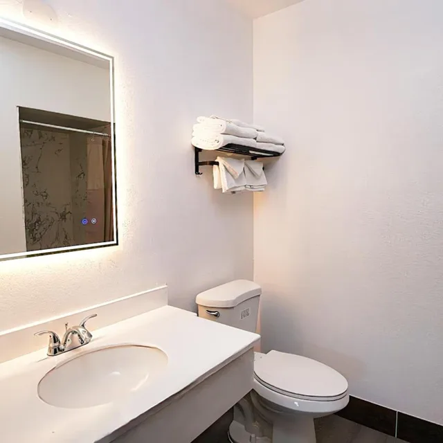 غرفة بسرير كوين بشرفة، Seaside Inn & Suites 8/10
