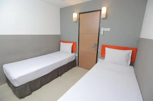 غرفة ديلوكس بسريرين منفصلين، Expander Hotel Semarang 1/5