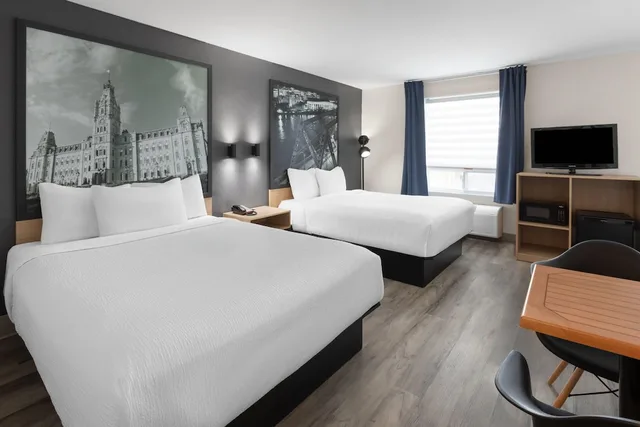 Suite, King Bed, Sofa, Hot Tub, Super 8 By Wyndham Quebec City 6/10