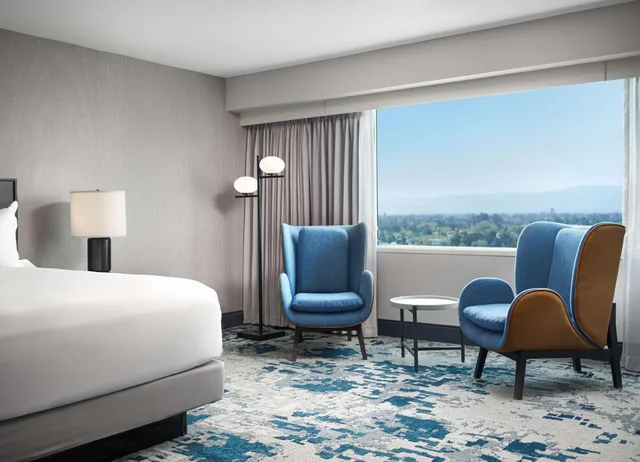 غرفة ركنية بسرير كينج مع أريكة، Hilton San Jose 2/2