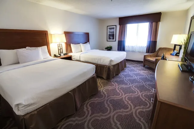 غرفة بسريرين كوين لذوي الإعاقة، Ashmore Inn and Suites 1/1