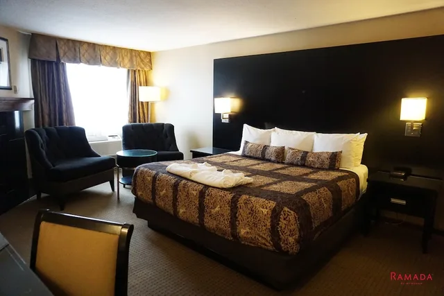 جناح استوديو بسرير كينج، Ramada by Wyndham Kelowna Hotel & Conference Center 4/9