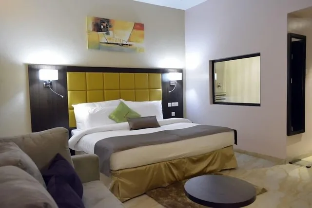 غرفة بسرير كينج بإطلالة على المدينة، De Santos Hotel Awka 2/2