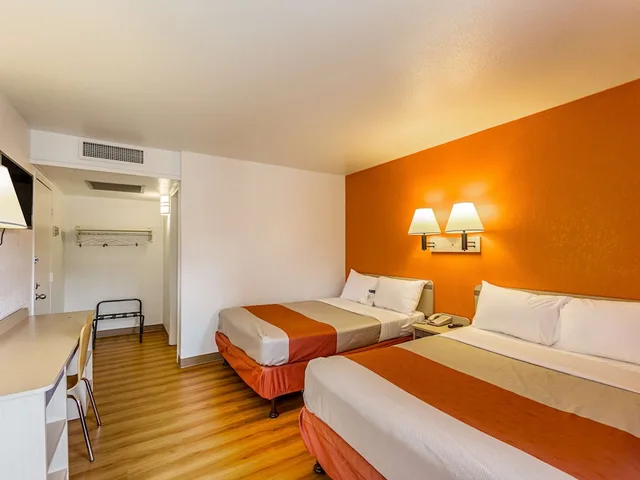 غرفة قياسية بسريرين مزدوجين للمدخنين، Motel6 Yreka, CA 3/10