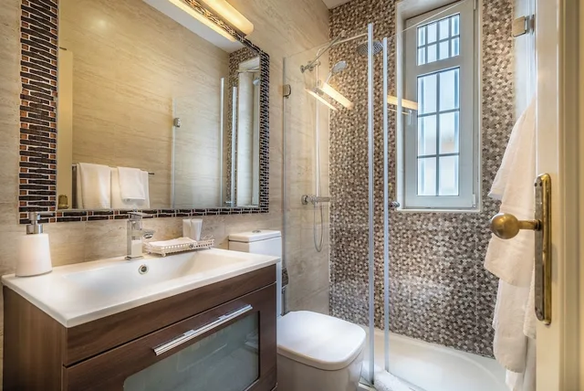 غرفة بسرير مزدوج بشرفة، Las Brisas Hotel 5/5