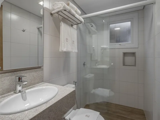 جناح بريميوم بسرير كينج وسريرين منفصلين بحوض استحمام، Hotel Fioreze Primo 8/10
