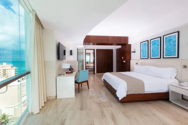 Altitude, Suite, King Bed, Partial View, Corner، Altitude By Krystal Grand Punta Cancun All Inclusive 4/10