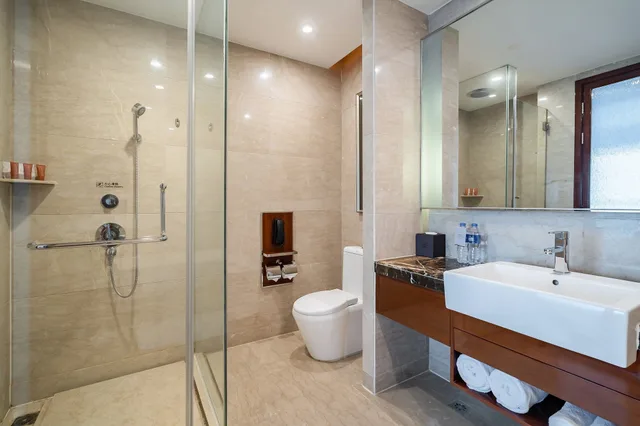 جناح بسرير كينج بإطلالة على النهر بغرفة نوم واحدة بمنطقة جلوس، CROWNE PLAZA ZHENJIANG 8/9