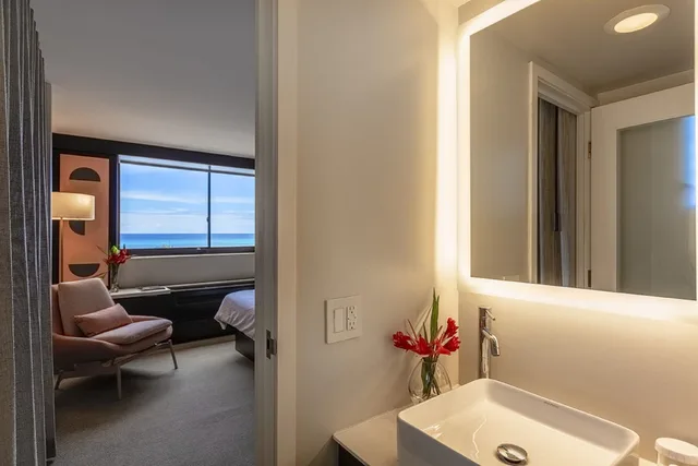 غرفة بسرير كينج بإطلالة على البحر، Hotel Renew 10/10