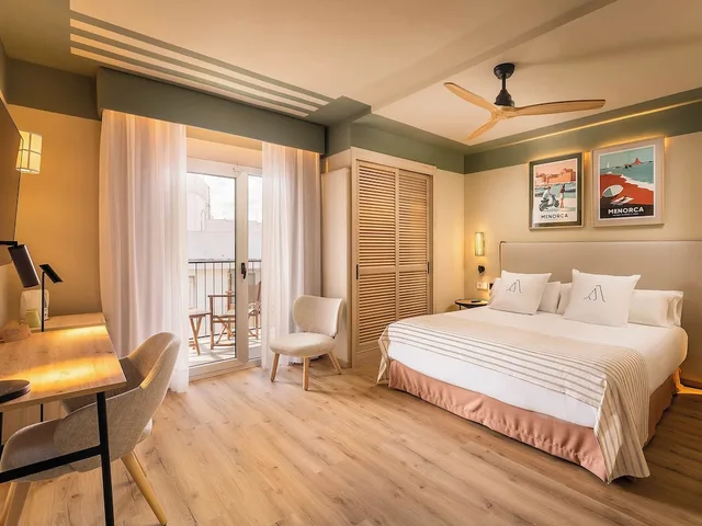 Superior, Queen Bed, Hot Tub, Hotel Artiem Capri 1/10
