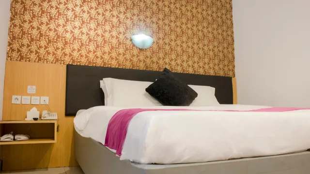 غرفة سوبيريور بسرير مزدوج، Hotel Marilyn Serpong - Tangerang Selatan 8/10