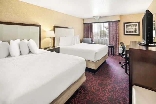 غرفة قياسية بسريرين كوين يُسمح فيها بالحيوانات الأليفة، Best Western Coral Hills 2/5
