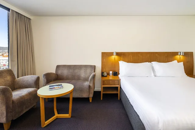 غرفة قياسية بسرير كينج بإطلالة على المرفأ، Hotel Grand Chancellor Hobart 2/5