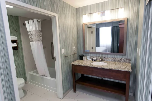 Room, 2 Queen Beds, Street View، Hampton Inn Suites Orange Beach Gulf Front 8/8