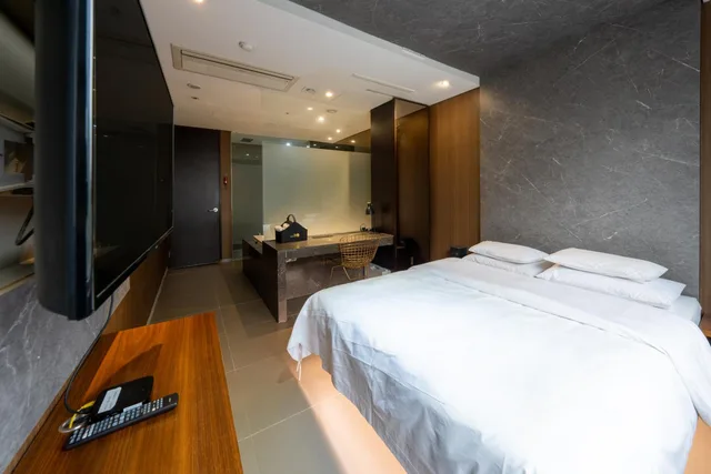 Semi Room, Suite، Hotel The Designers Hongdae 2/5