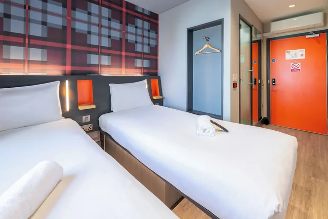 غرفة بسريرين منفصلين، easyHotel Dublin City Centre 2/10